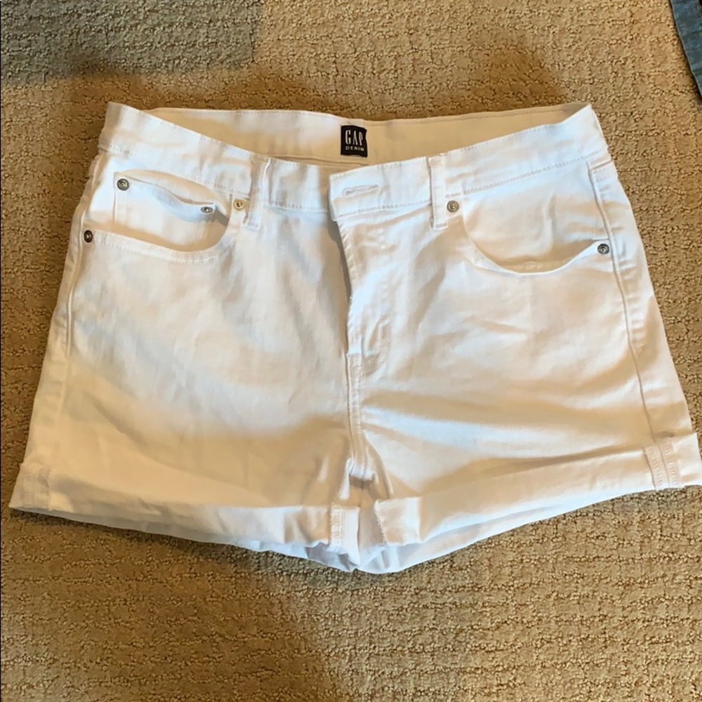 Gap white shorts